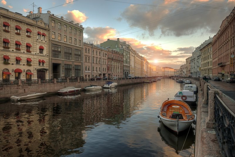 St Petersburg Uçak Bileti